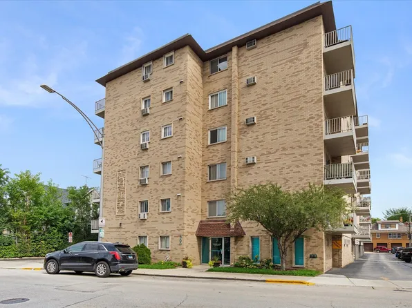 300 Circle Ave APT 5H, Forest Park, IL 60130