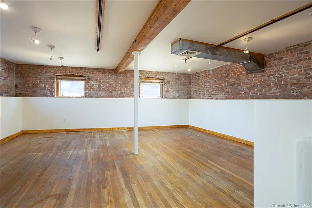 2 bed, 1.5 bath, 1640 sqft, $2,200 — Photo 3