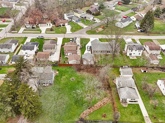 4th image of Dupont Dr