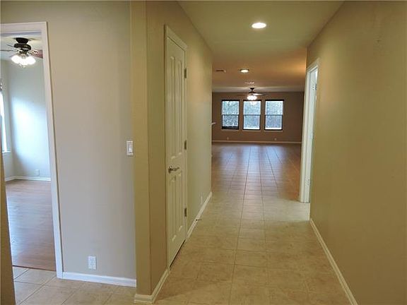 2nd image of 721 Kingfisher Ln