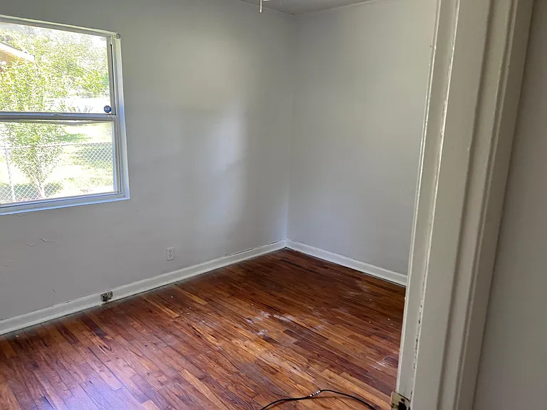 106 W Pinson St — Photo 8