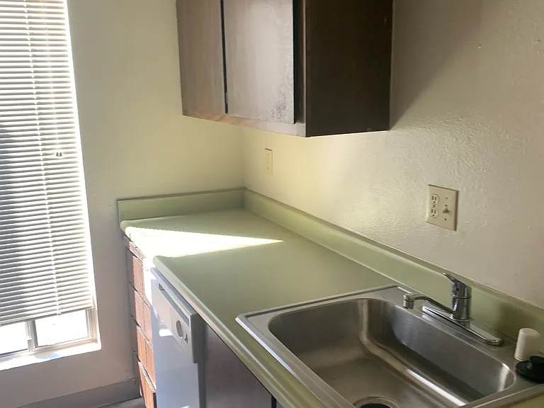 720 Adams St #10 — Photo 8