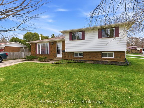 2nd image of 621 Willow Cres