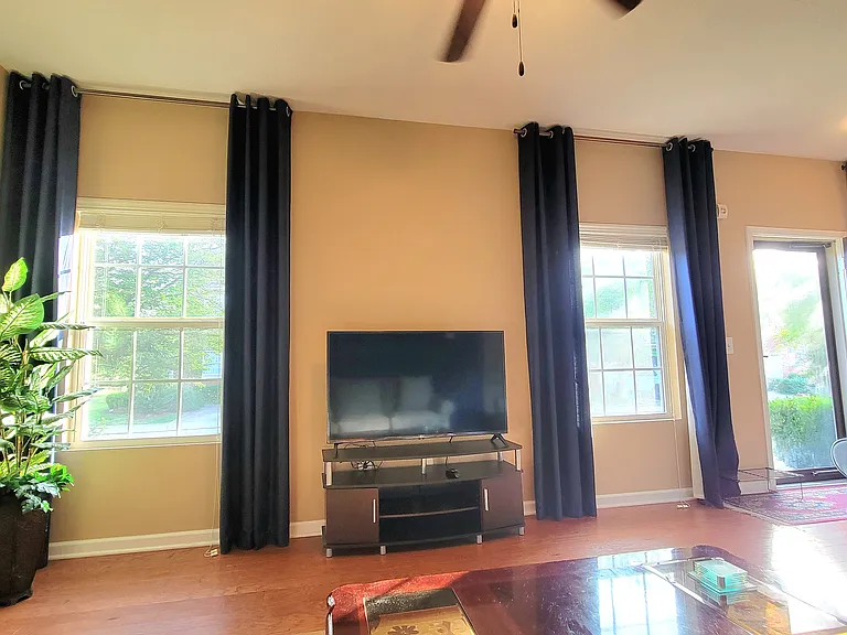 1300 Crown Point Pl — Photo 2