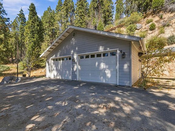 4th image of 52658 Alpine Dr