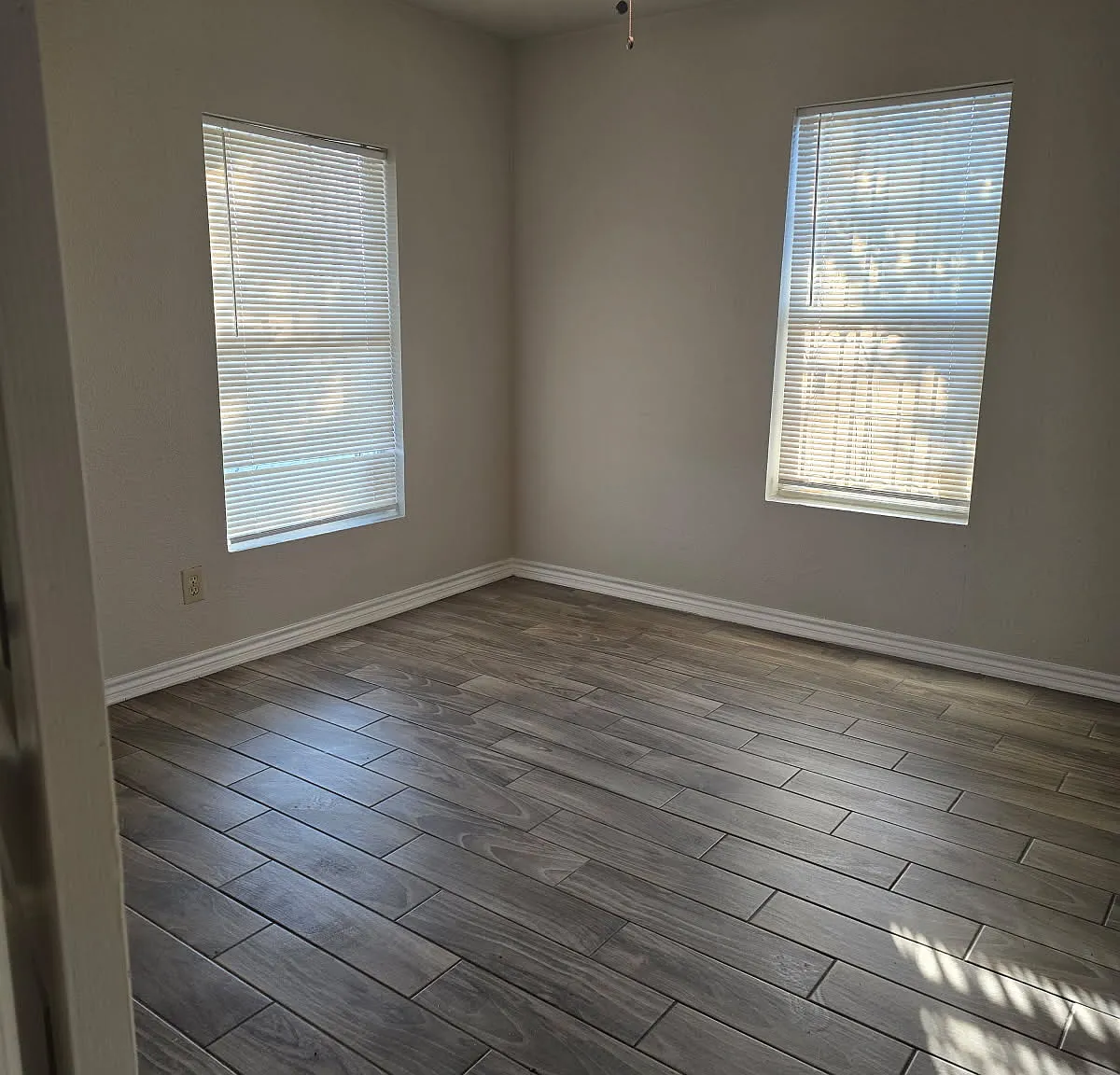 2933 Ruiz St — Photo 2