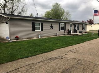900 Allen Ln SE, New Philadelphia, OH 44663