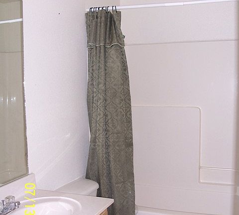 5th image of 613 Race St APT B