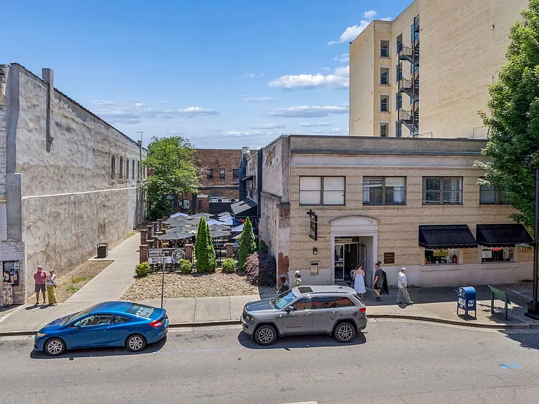213 E Main St — Photo 30