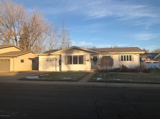 1040 Foster Dr, Dickinson, ND 58601