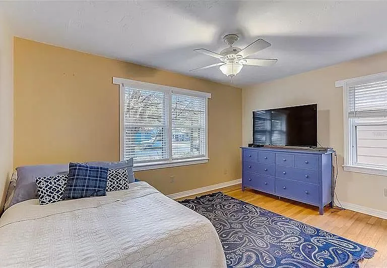 410 S Lime Ave — Photo 4