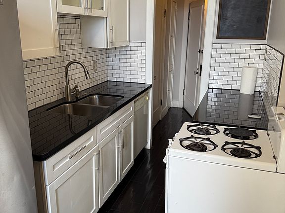 3rd image of 315 W 3rd St Unit 903