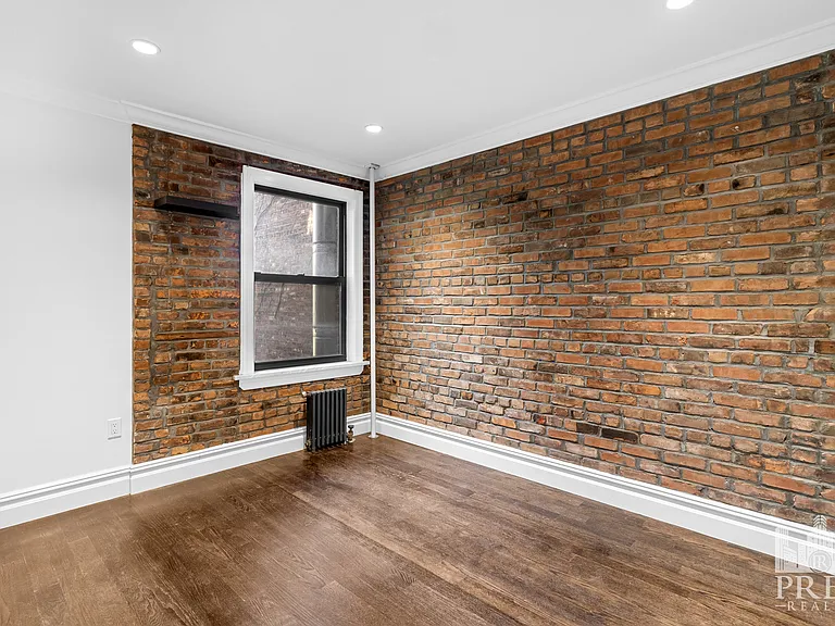 329 E 10th St #7 — Photo 7