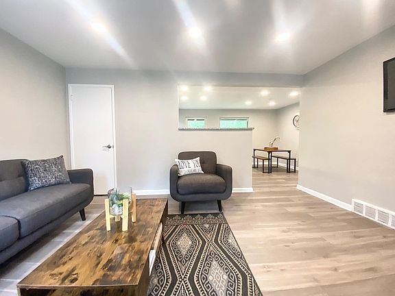 4th image of 9056 Coogan Dr