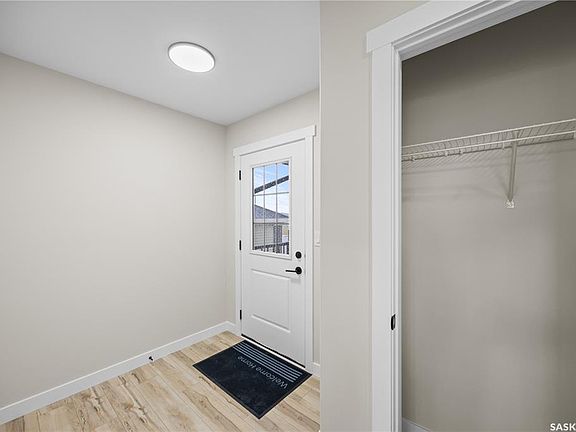 4th image of 286 Froese CRESCENT