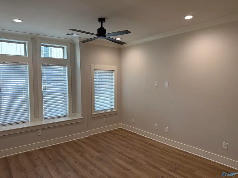 13 Vine St NE — Photo 4