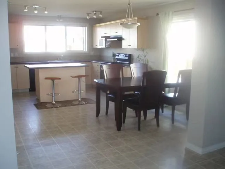 5567 Stevens Cres NW — Photo 6