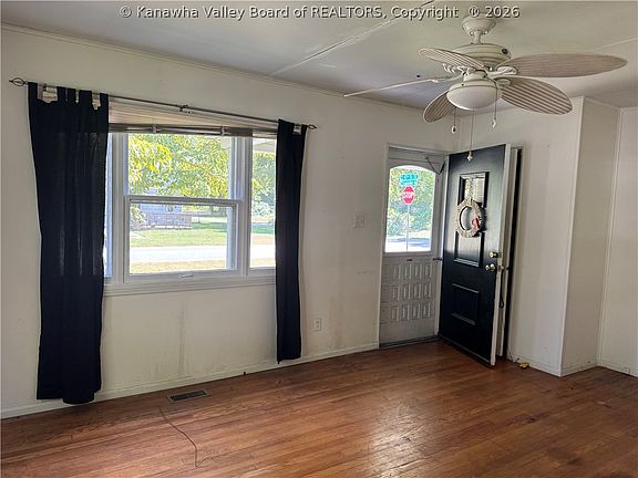 4th image of 611 47th St SE