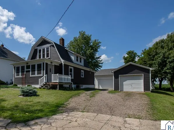 103 E 4th St, Hanska, MN 56041