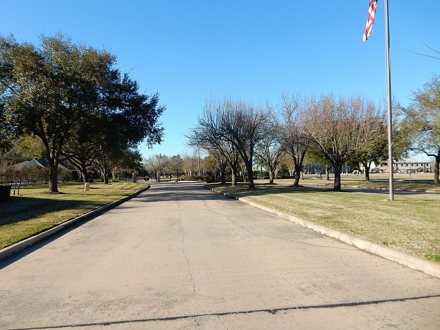 2nd image of 317 Winding Oak Ln