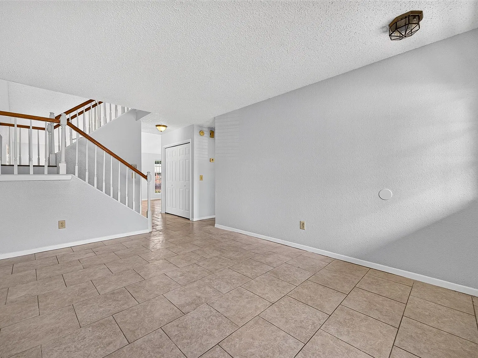 3 bed, 2.0 bath, 1552 sqft, $2,100 — Photo 4