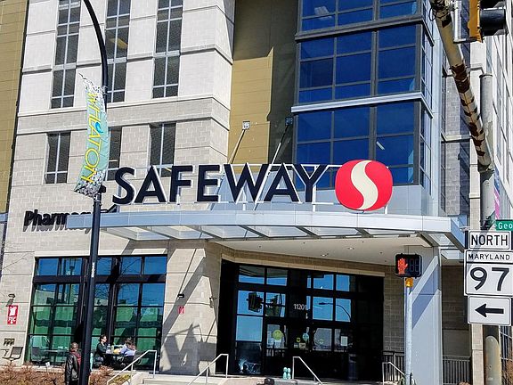 24 Hour Safeway 4 Blocks away