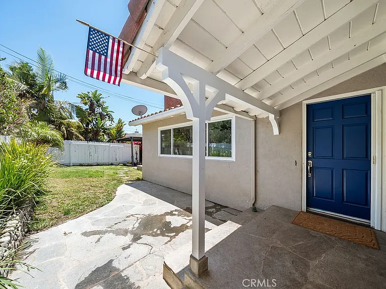 1881 Glenneyre St — Photo 18