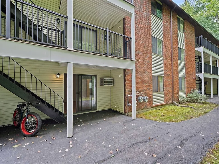 1810 Skyline Dr — Photo 36