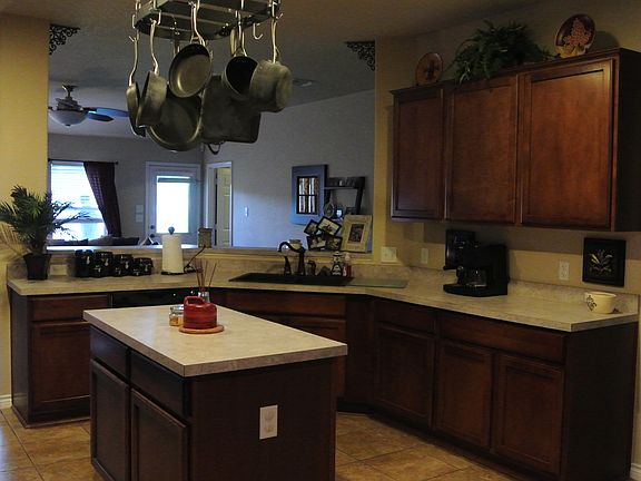 Kitchen w/ Island