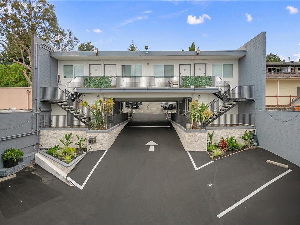 1st image of 700 El Camino Real #1