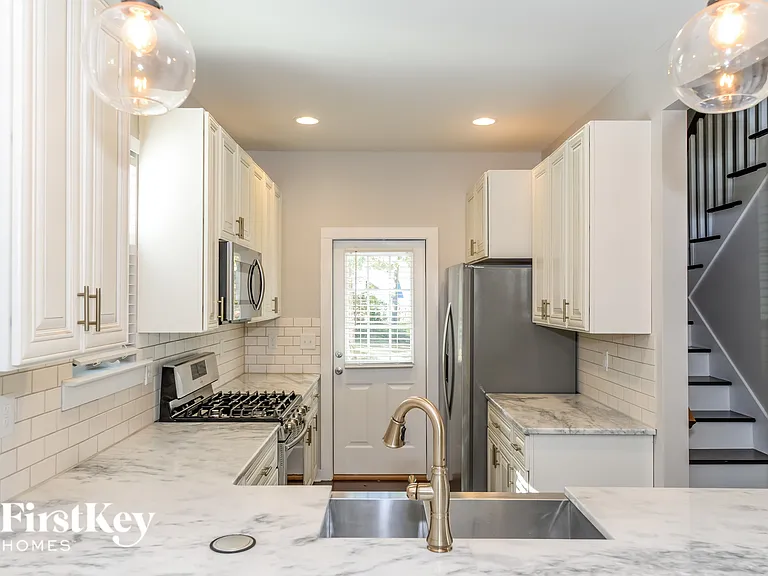 1717 Dallas Ave — Photo 8