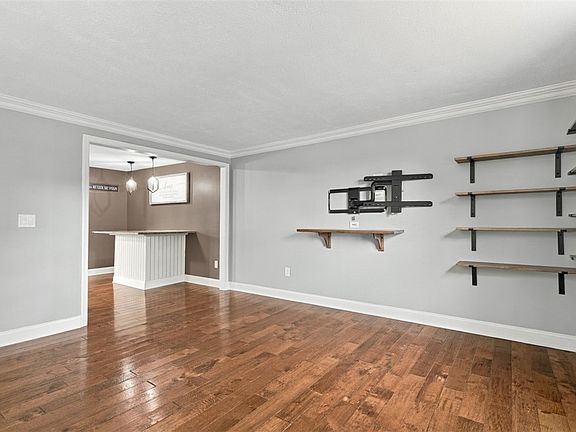 4th image of 98 Sunridge Dr