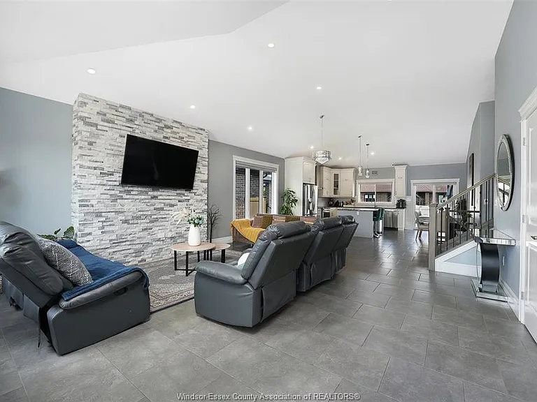 1390 Barkley Ave — Photo 7