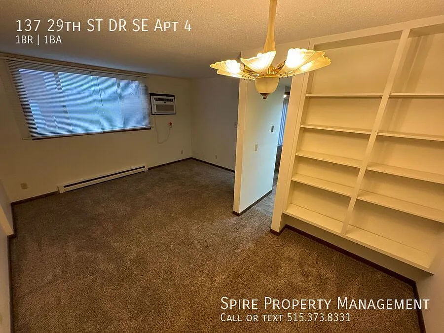 1 Bedroom with patio! Near Walgreens and Raining Rose — Photo 2