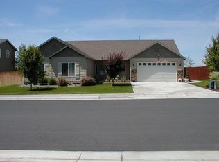 2207 NW Dusk Dr, Hermiston, OR 97838