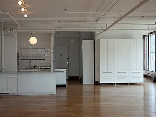 Rented by Warburg | media 7