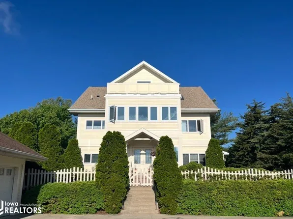 1204 N B St APT 300, Fairfield, IA 52556