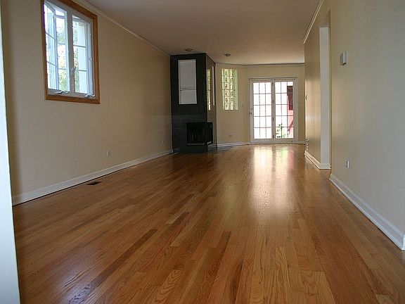 2nd image of 1831 N Sheffield Ave #B