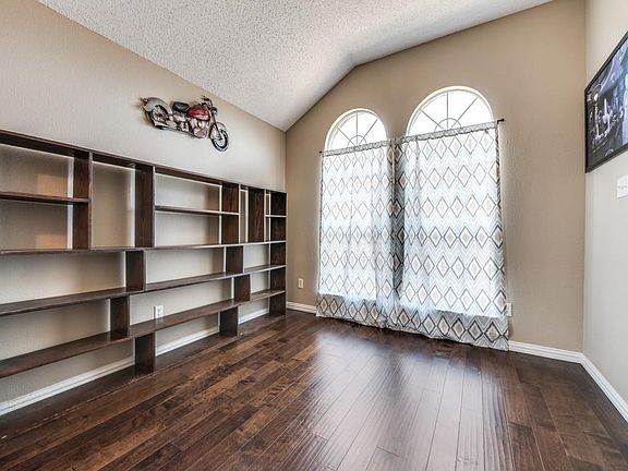 4th image of 1050 Overland Dr