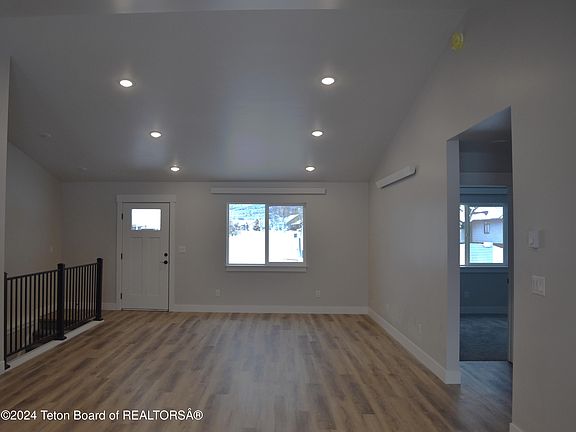 4th image of 68 Brushwood Dr
