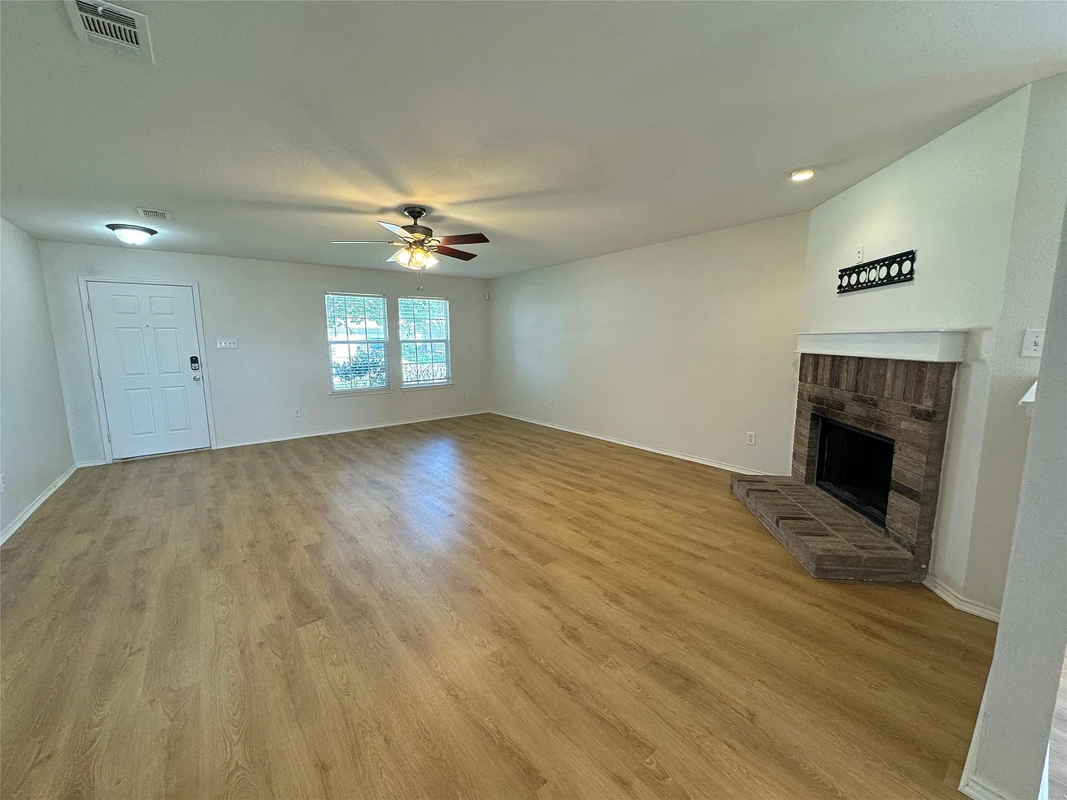 3 bed, 1868 sqft, $2,200 — Photo 4