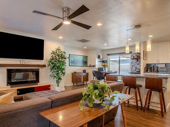 2nd image of 2052 Gold St #310