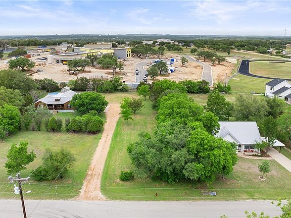 5th image of 306 W Pecan Dr