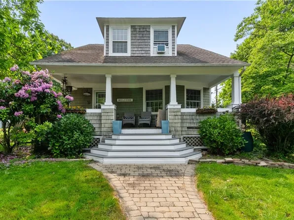 50 Clipper Way, Bristol, RI 02809