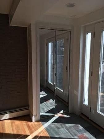 Entrance mirror closet