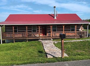 1250 Holly Bend Dr, Byrdstown, TN 38549