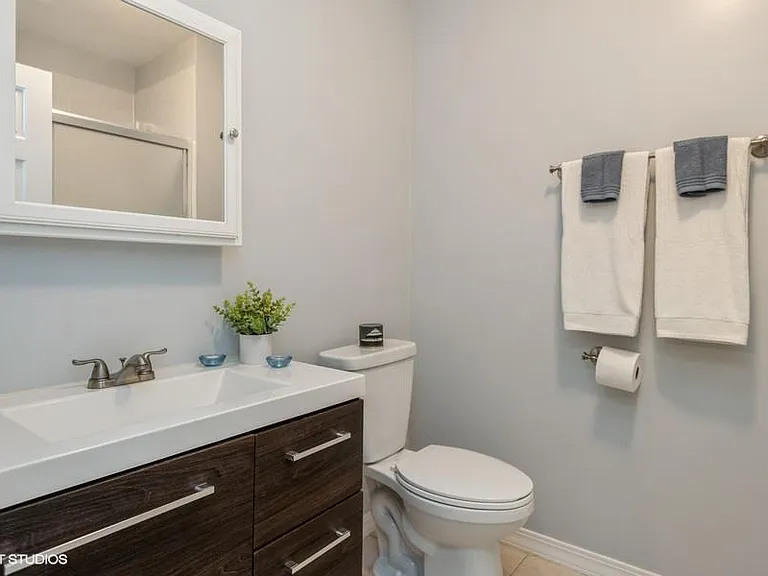 1444 W School St — Photo 18