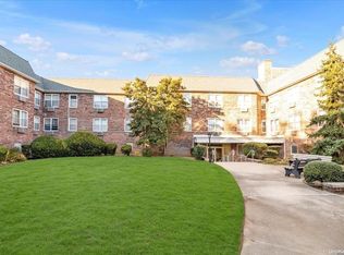 30 Daley Pl APT 245, Lynbrook, NY 11563