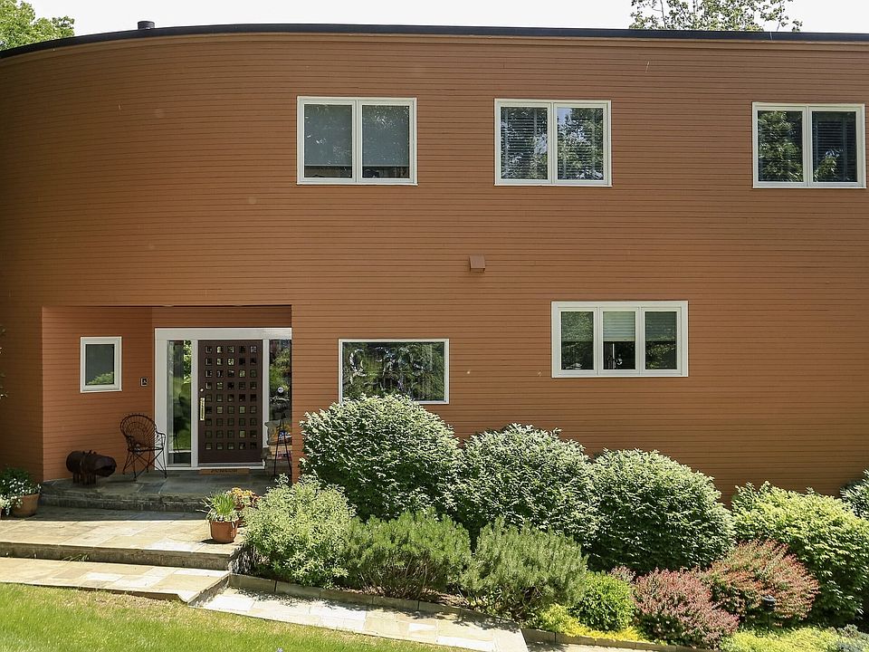 1st image of 65 Chestnut Hill Ln