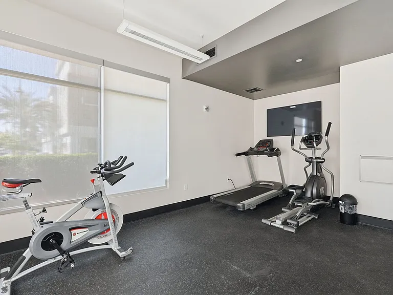 Elevate Your Urban Experience! Move in before the end of the month and get 10 weeks FREE Rent! — Photo 15